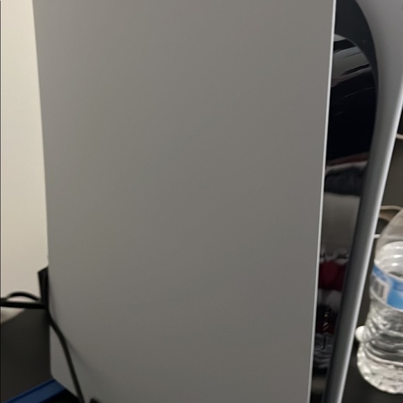 PlayStation 5 - Picture 2 of 3